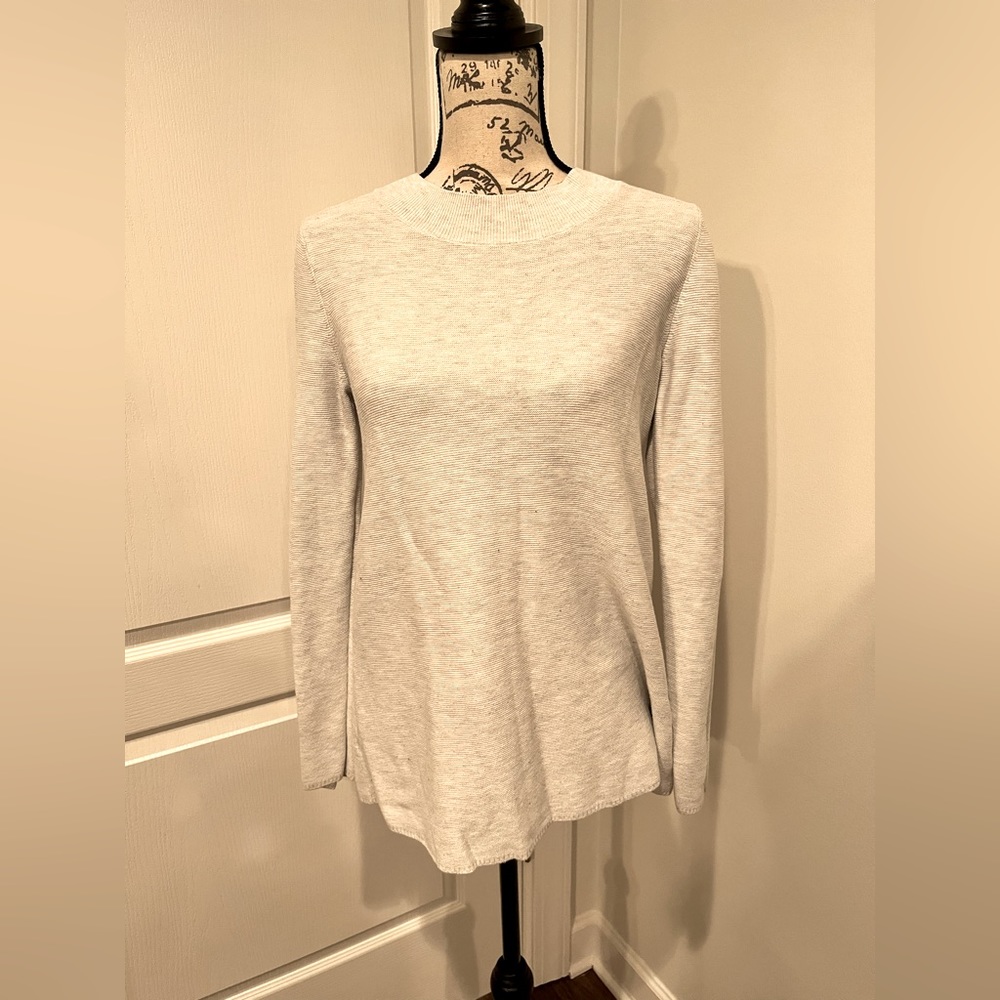 Long sleeve gray shirt, perfect for under a vest